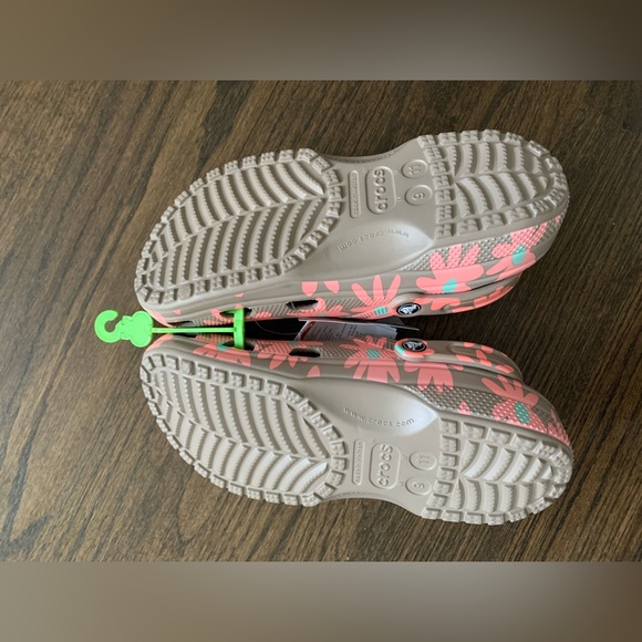 Crocs Classic Retro Resort Clog 🌸 - Picture 9 of 9